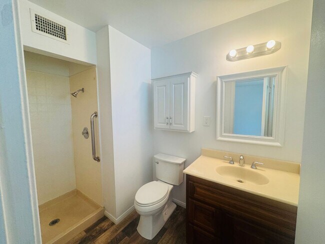 Building Photo - Exquisite 4-Bedroom Remodeled Retreat in t...