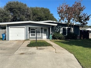 Building Photo - 117 Holly Dr