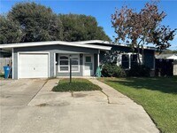 Building Photo - 117 Holly Dr