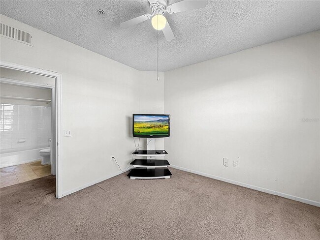 Building Photo - 13025 Mulberry Park Dr