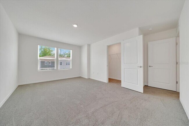 Building Photo - 6614 SW 81st Loop