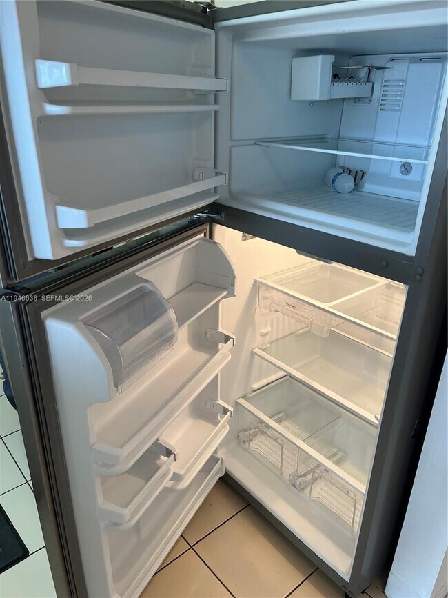 Building Photo - 7601 E Treasure Dr