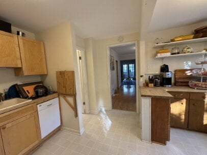 Building Photo - 122 Cecil St SE