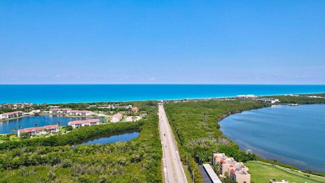 Building Photo - 12628 SW Manatee Marsh Ter