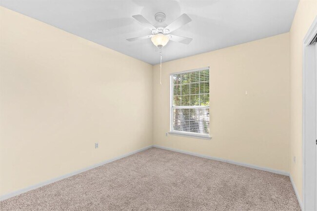 Building Photo - 297 Whispering Wind Dr