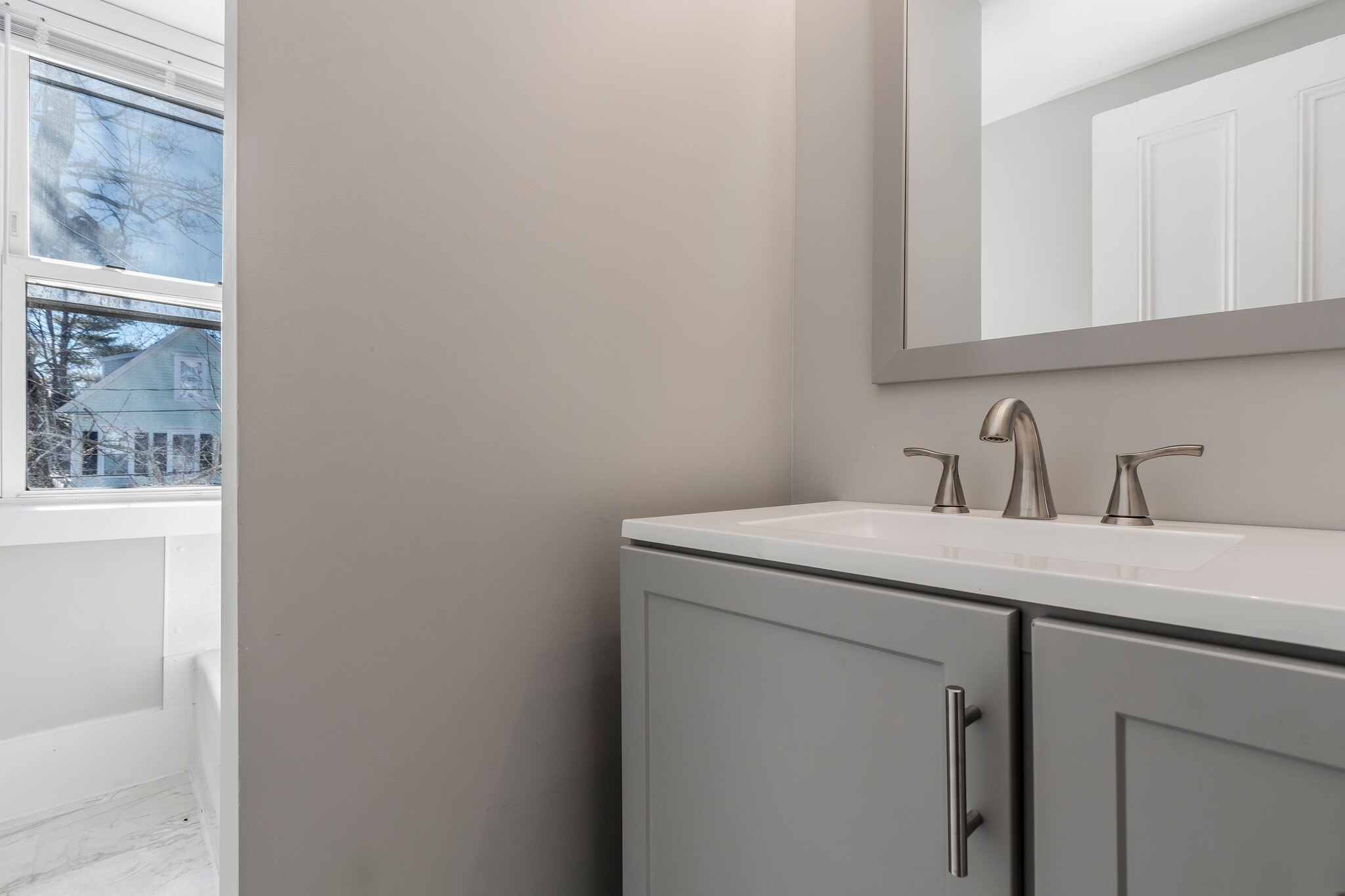 Full Bathroom - 221 Bridge St