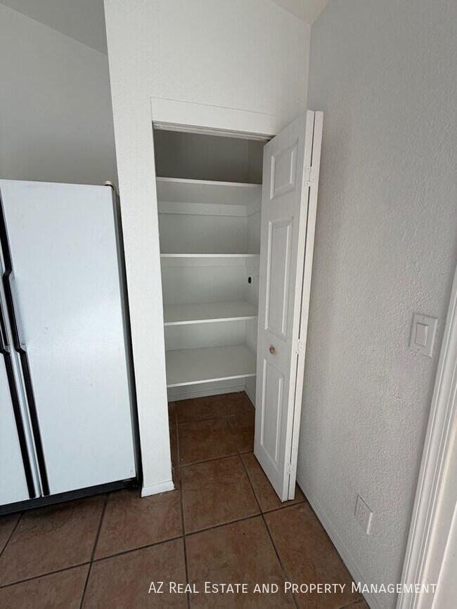 Building Photo - 5960 W Oregon Ave