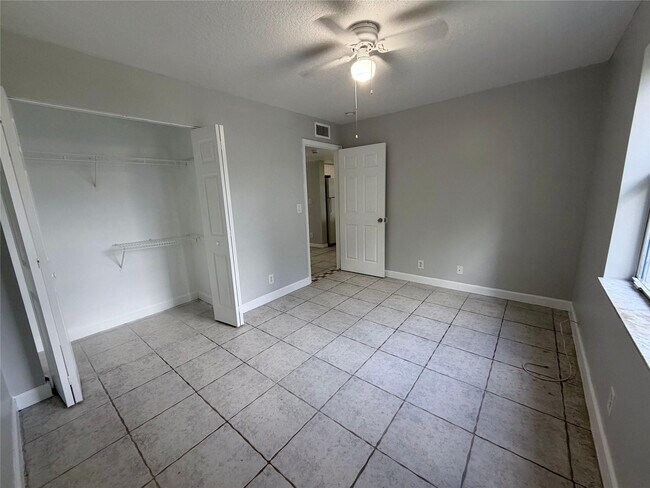 Building Photo - 230 SW 11th Ave