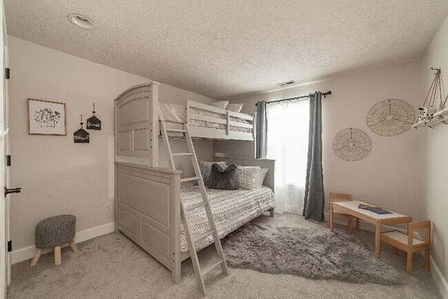Building Photo - Beautiful Custom Home