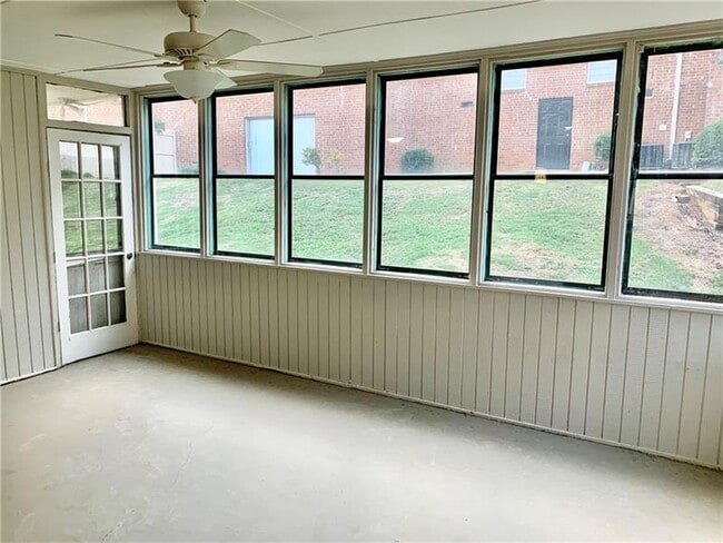 Building Photo - 145 Northwood Dr