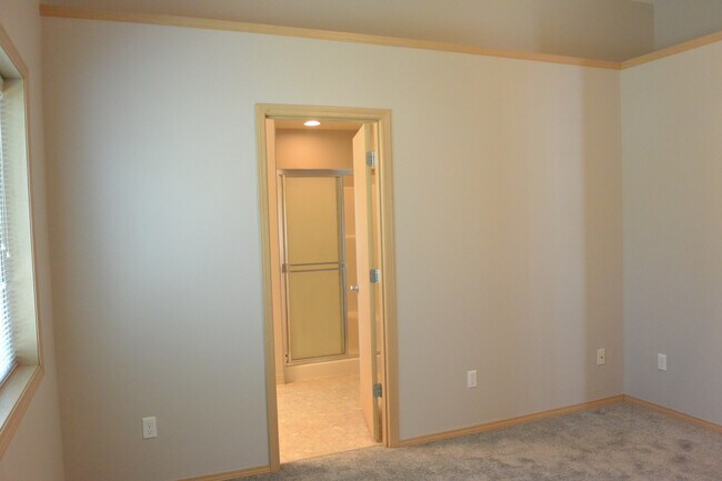 Building Photo - 2203 NE 163rd Ave