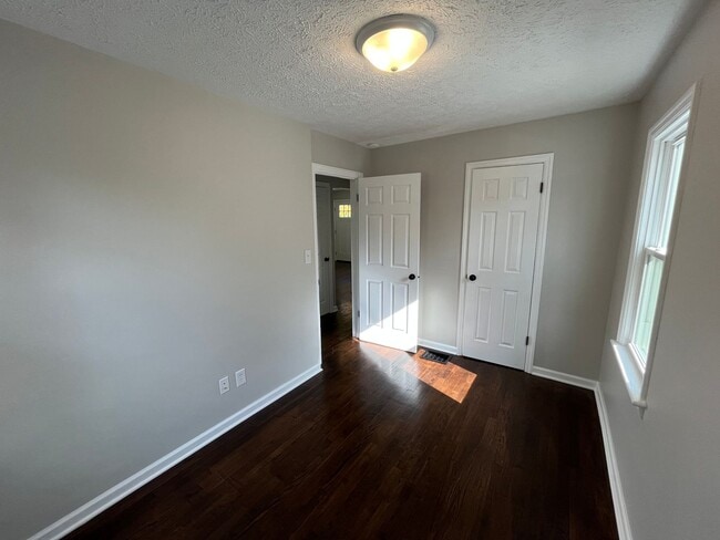 Building Photo - **COMPLETELY REMODELED 2-BEDROOM HOUSE IN ...