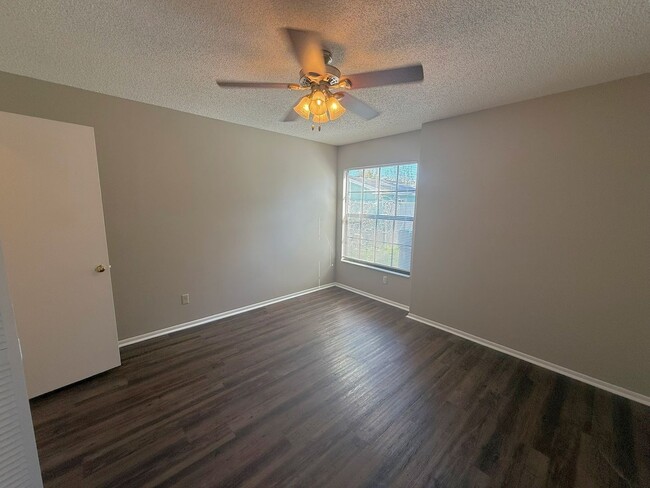 Building Photo - 2453 E Illiana St