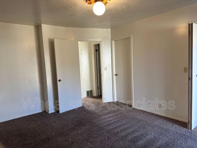 Building Photo - 1083 S 1200 W