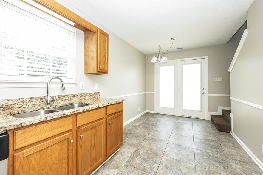 Building Photo - 1502 Killarney Dr
