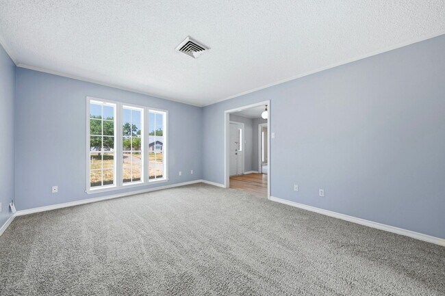Building Photo - 2508 Memorial Dr