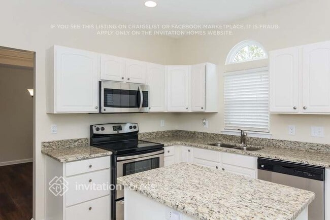 Building Photo - 15832 Hollingbourne Rd