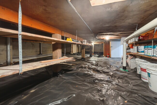 Building Photo - 3410 Calwagner St