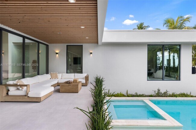 Building Photo - 773 NE 77th Terrace