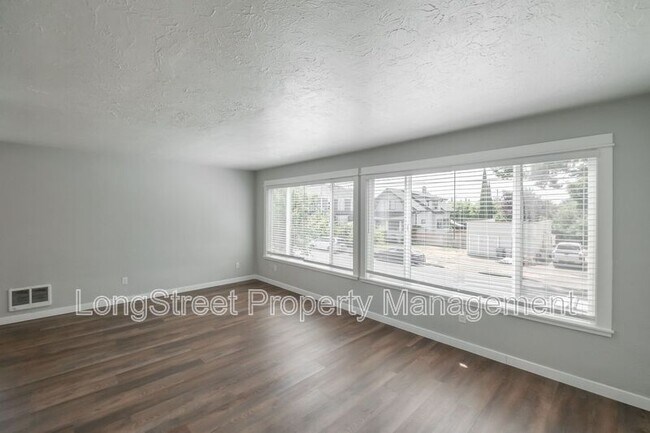 Building Photo - 205 6th Ave SW