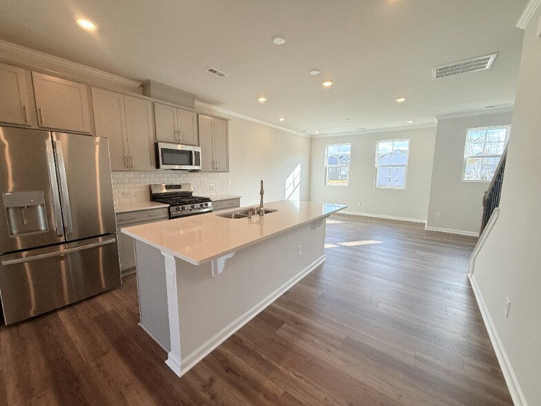 Building Photo - 308 Carolina Spgs Blvd