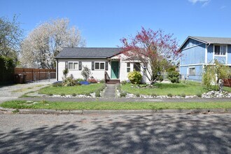 Building Photo - Fully Renovated Tacoma Home with Massive New Deck & Modern Upgrades