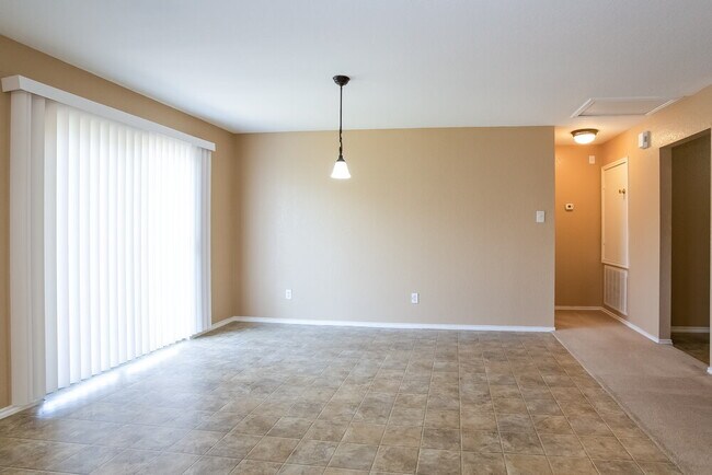 Building Photo - 2034 Vanamen Ct