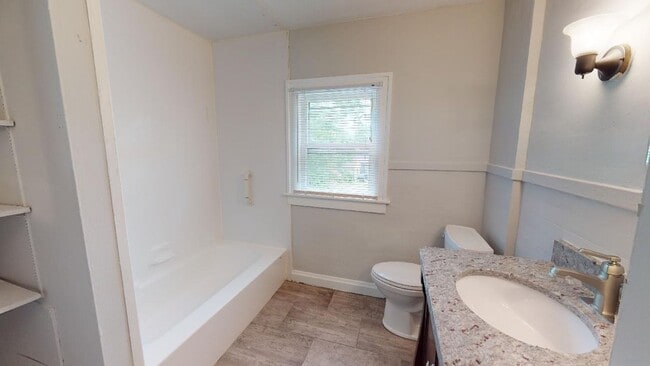 Building Photo - Beautiful 3 bedroom Clintonville home avai...
