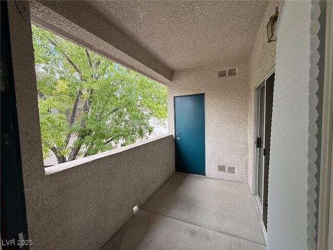 Building Photo - 2117 Echo Bay
