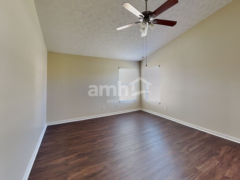 Building Photo - 1283 Spring Lake Dr