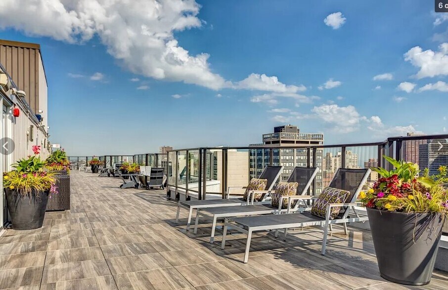 Building Photo - 2555 N Clark St