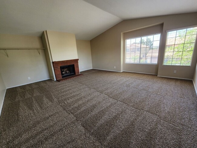 Building Photo - Gorgeous 4 Bedroom corner lot home
