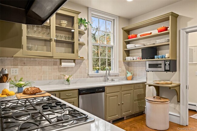 Building Photo - 448 Long Ridge Rd