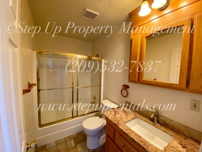 Building Photo - Elegant Hilltop Estate with Breathtaking V...