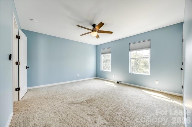 Building Photo - 440 Battery Cir