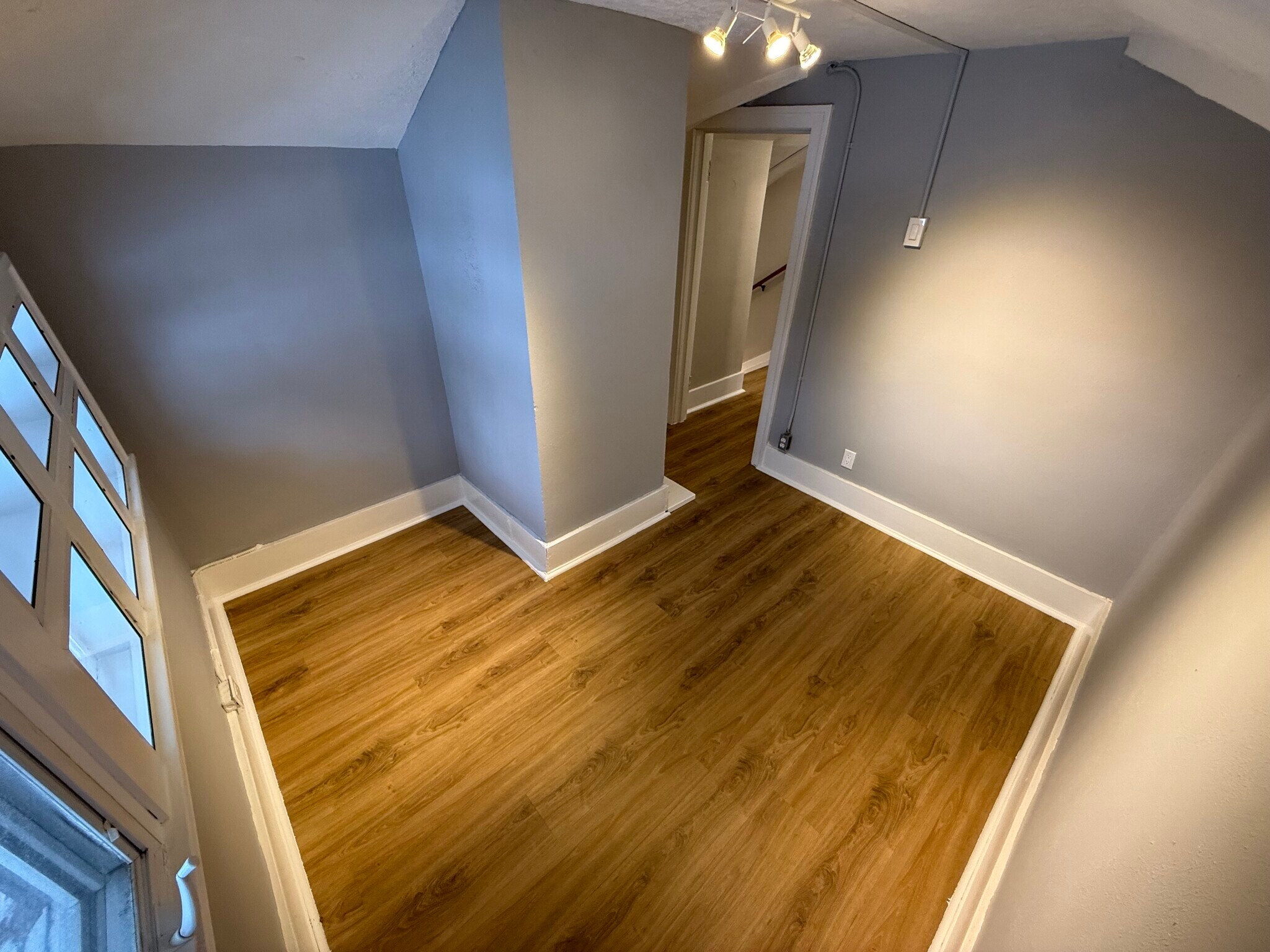 Building Photo - 1160 Monroe Ave