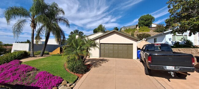 Beautifully maintained front and backyards - 5966 Quiet Slope Dr