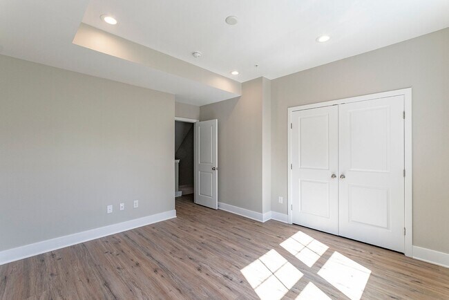 Building Photo - Three Bedroom Point Breeze Townhome w Roof Deck!
