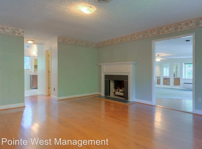 Building Photo - 1602 Greenwood Dr