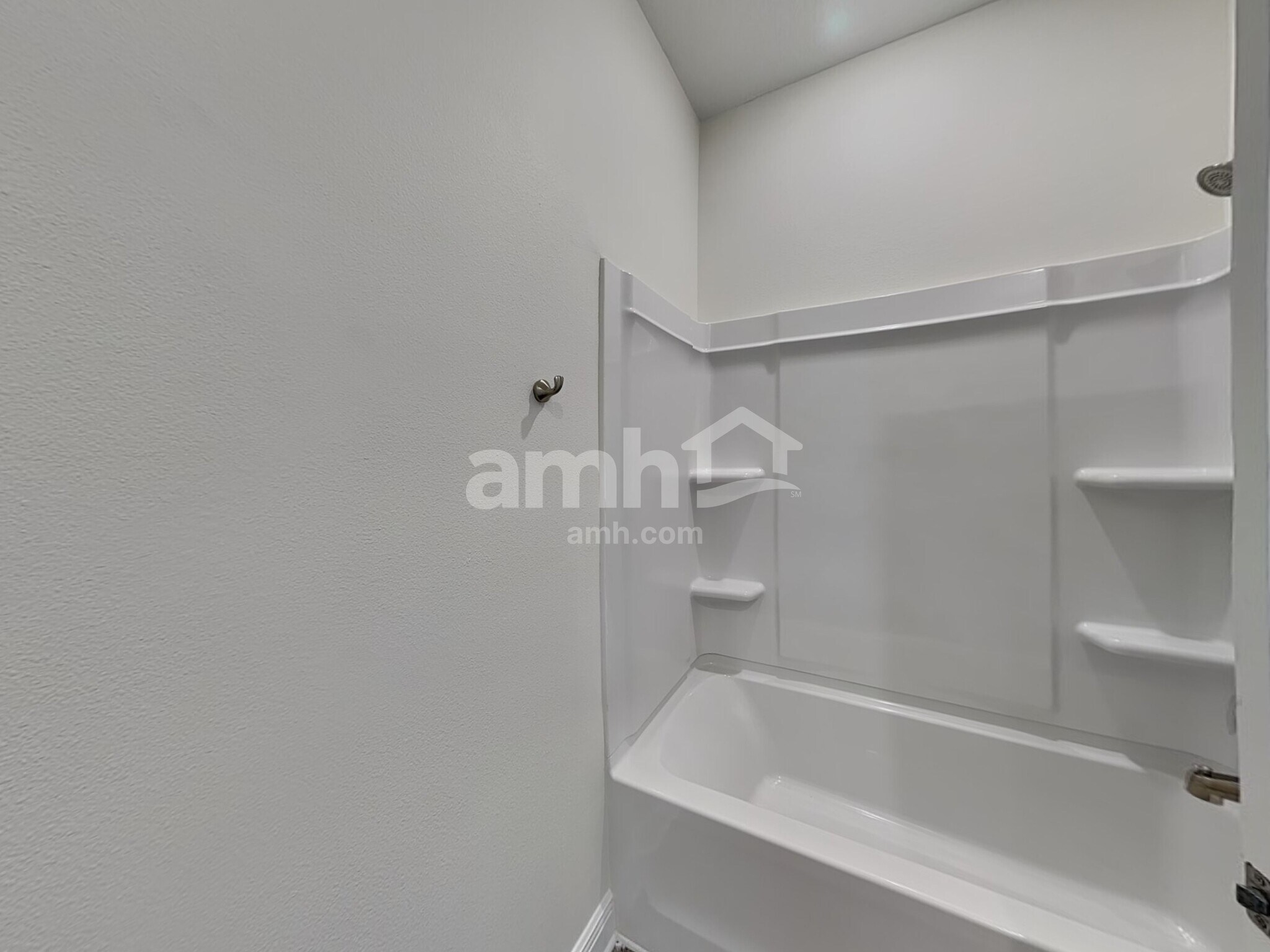 Building Photo - 5943 Pinewood Ests Dr