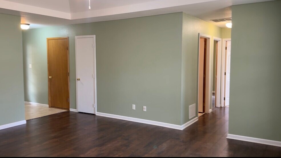 Building Photo - 847 Locust St