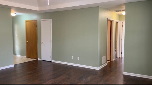 Building Photo - 847 Locust St