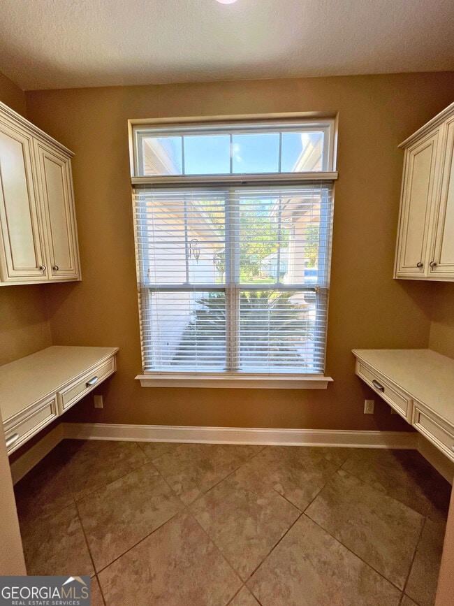 Building Photo - 129 Oarsman Crossing