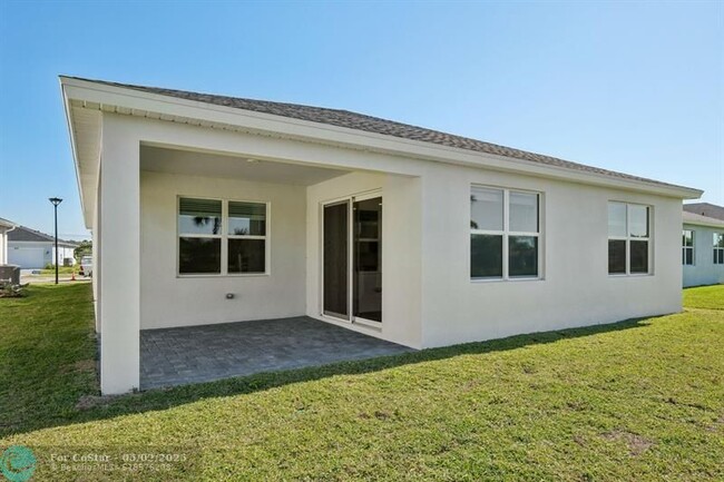 Building Photo - 9041 Dahlia Cir