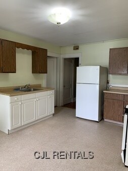 Building Photo - 256 Main St