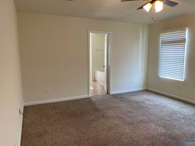 Building Photo - 3071 Lakeland Dr SW