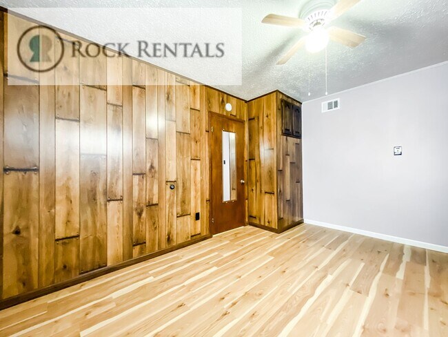 Building Photo - Completely Renovated 1 Bed 1 Bath House