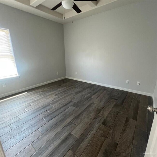 Building Photo - 10 Israel E Ave