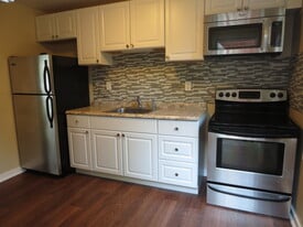 Building Photo - 341 Hemlock Dr