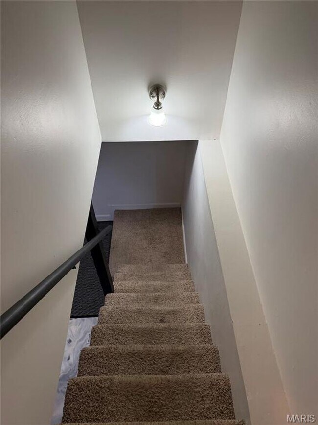 Building Photo - 713 Plaza Dr
